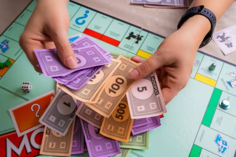 découvrez comment le jeu de société monopoly peut être un outil puissant pour développer des compétences financières essentielles. apprenez à gérer votre argent, à prendre des décisions stratégiques et à comprendre l'importance des investissements tout en vous amusant en famille ou entre amis.