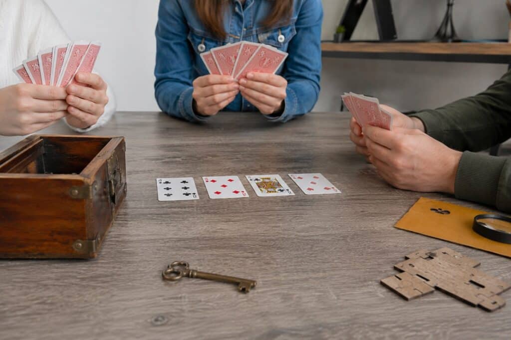 créer énigme avec cartes à jouer